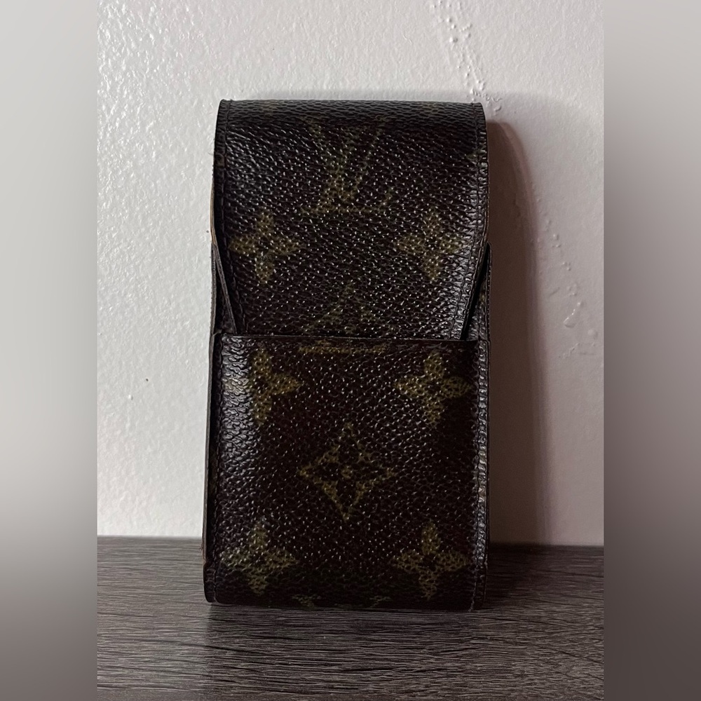 Authentic Louis Vuitton makeup / cigarette / 1 card / earbud case holder